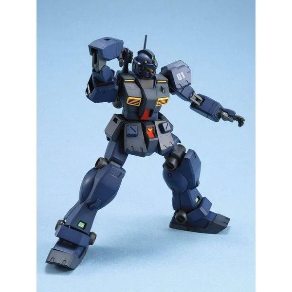 Bandai 1/144 HGUC RGM-79Q GM Quel reaching for weapon