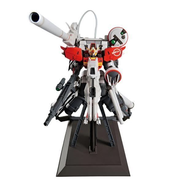 Bandai 1/100 MG PLAN303E Deep Striker front on pose 2