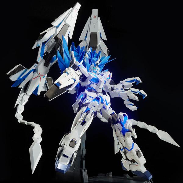 P-Bandai MG 1/60 Unicorn Gundam Perfectibility action pose 2