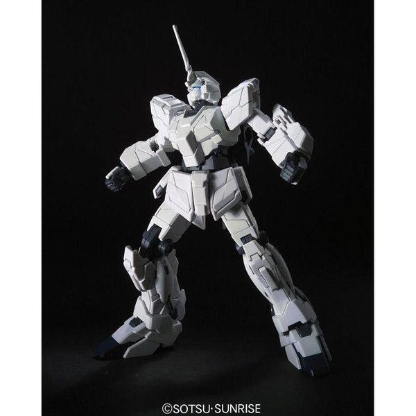Bandai 1/144 HGUC RX-0 Unicorn Gundam (Unicorn Mode) action pose