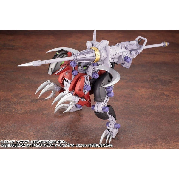 Kotobukiya 1/72 HMM Zoids Rev Raptor action pose with weapon. 