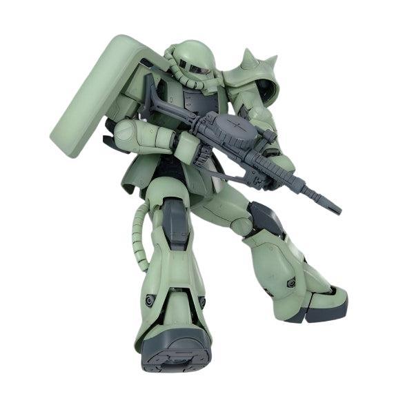 Bandai 1/100 MG MS-06F Zaku II Ver 2.0 with rifle