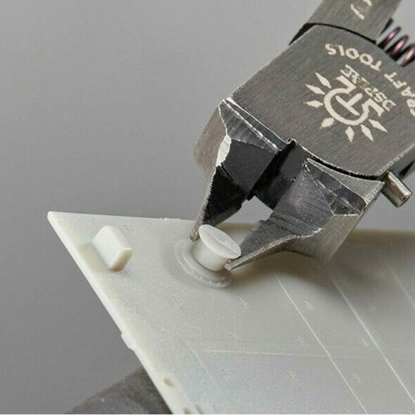 Dspiae Ultra Thin Premium Bladeless Nipper close up of tip 2