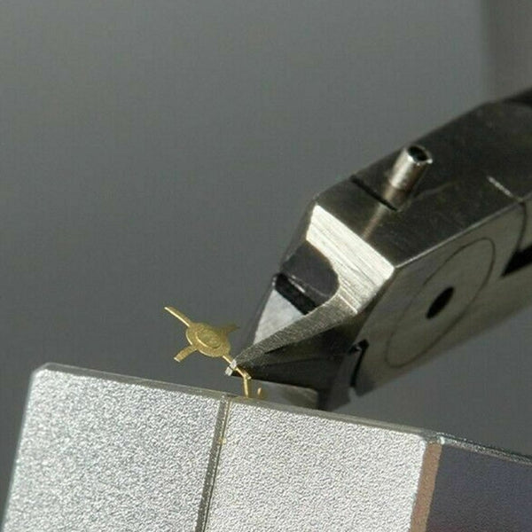 Dspiae Ultra Thin Premium Bladeless Nipper close up of tip 3